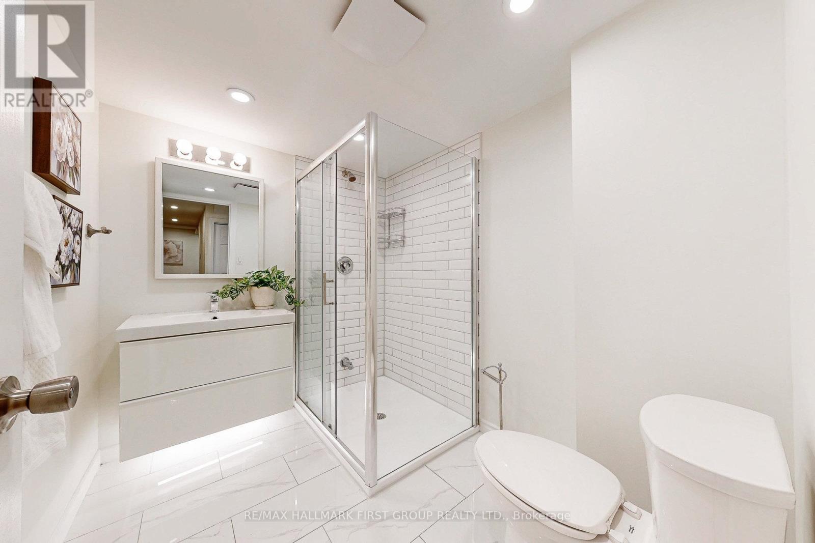 589 Marksbury Road, Pickering, ON - Indoor Photo Showing Bathroom
