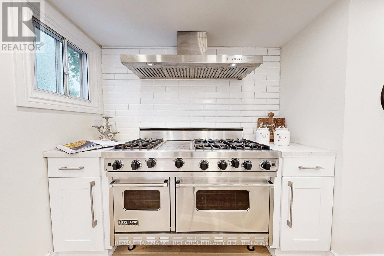 589 Marksbury Road, Pickering, ON - Indoor Photo Showing Kitchen