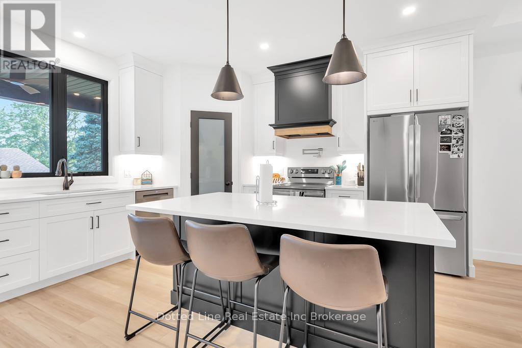 4 Charles Court, Bayham (Port Burwell), ON - Indoor Photo Showing Kitchen With Upgraded Kitchen