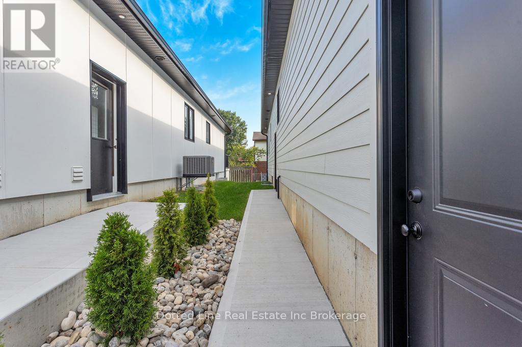 4 Charles Court, Bayham (Port Burwell), ON - Outdoor With Exterior