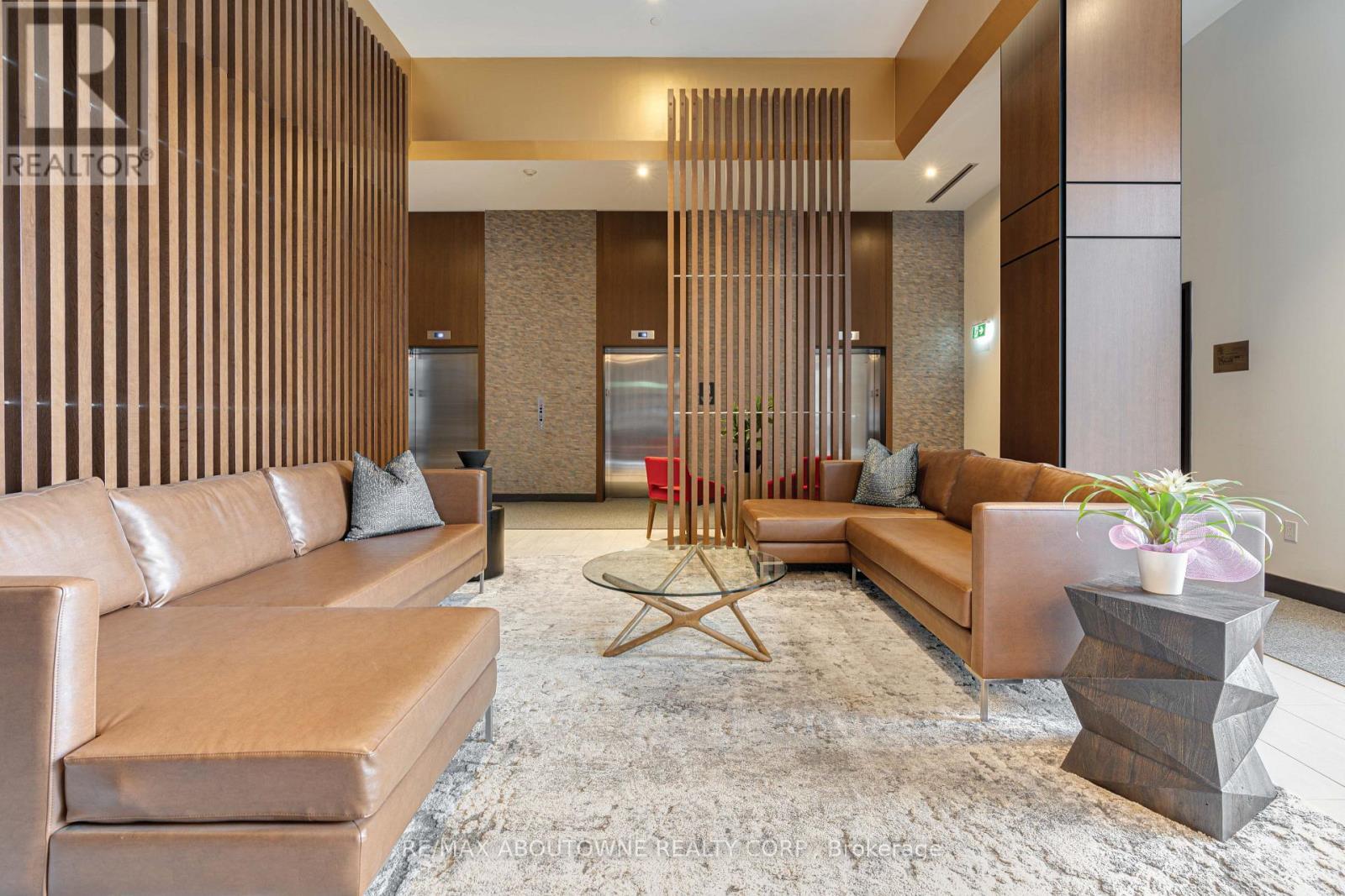 A1205 - 125 Bronte Road, Oakville, ON - Indoor Photo Showing Other Room