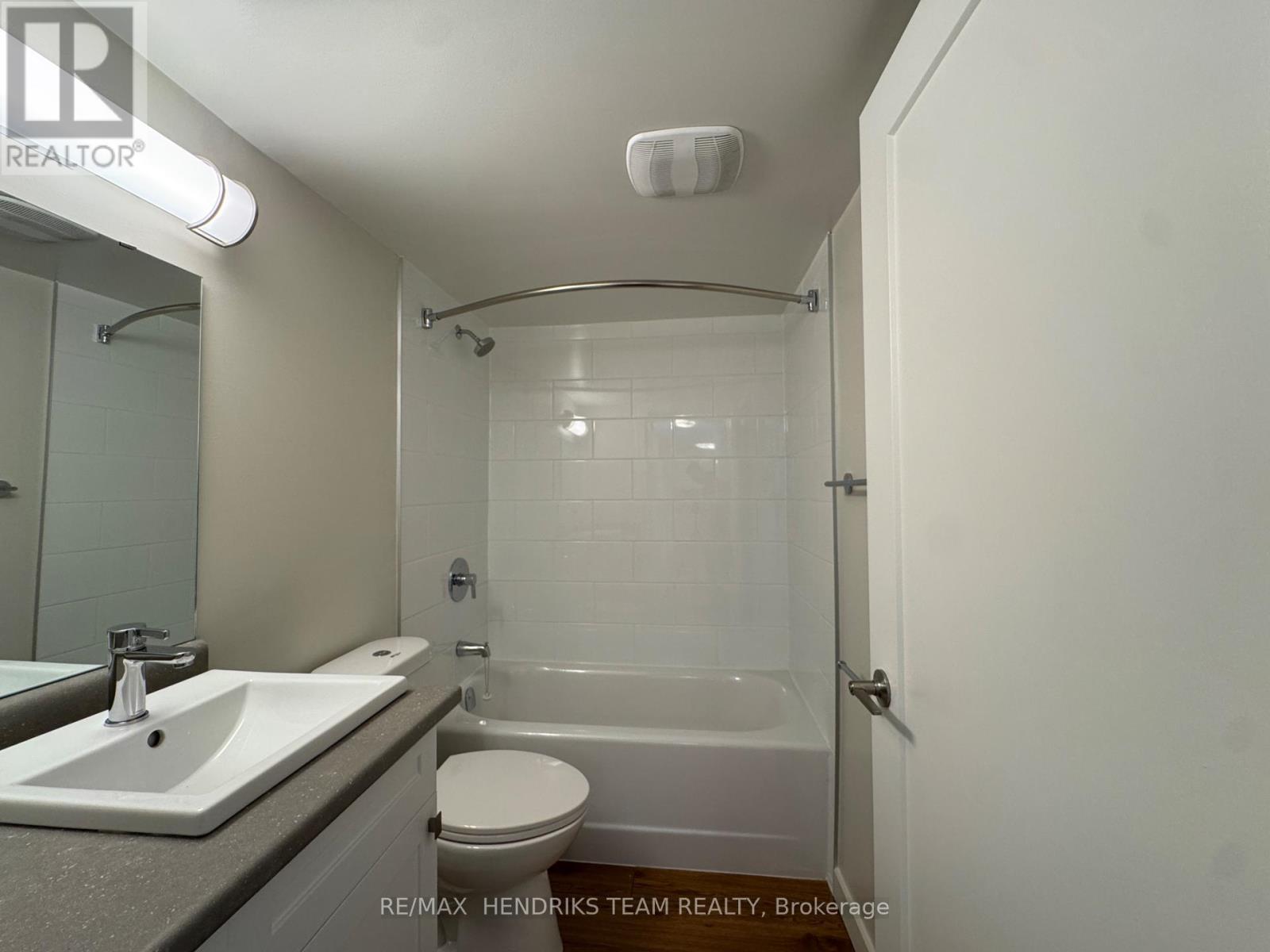 217 - 5611 Valley Way, Niagara Falls (Cherrywood), ON - Indoor Photo Showing Bathroom