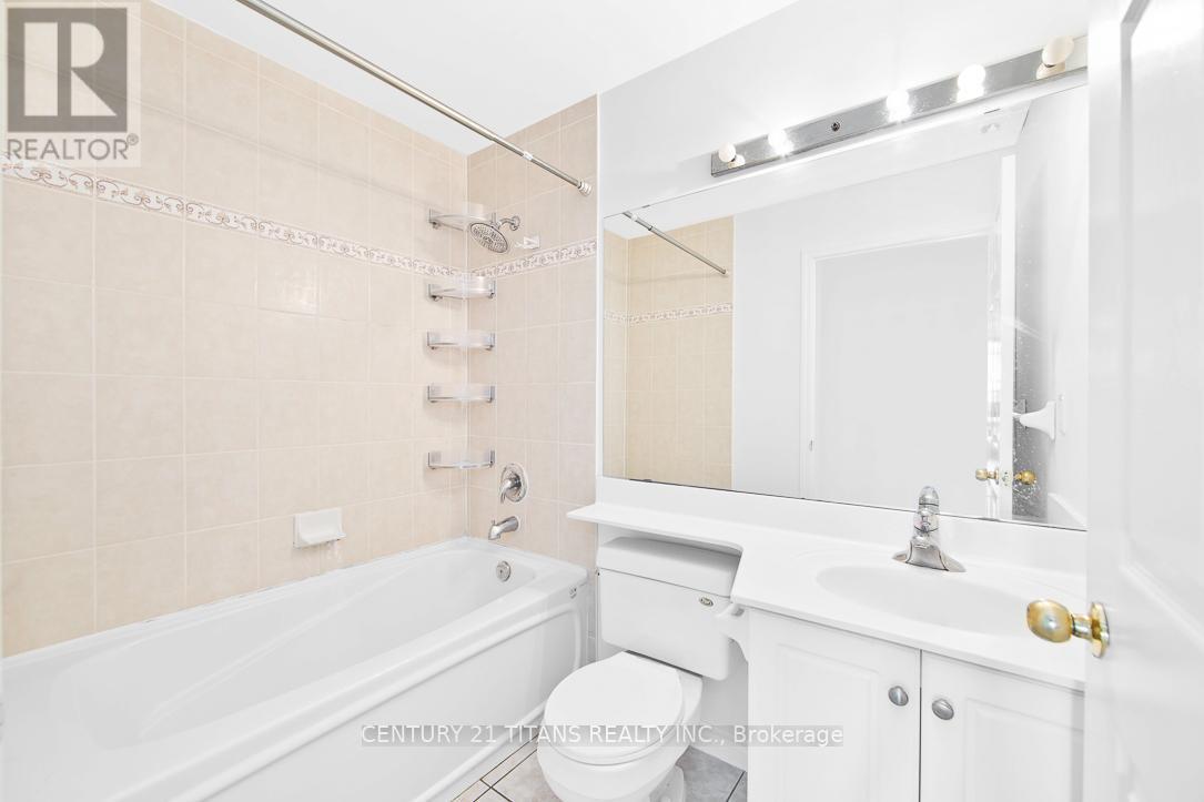 Lph 08 - 7 Lorraine Drive, Toronto, ON - Indoor Photo Showing Bathroom