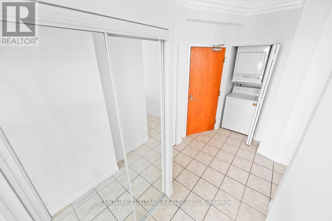 Lph 08 - 7 Lorraine Drive, Toronto, ON - Indoor Photo Showing Other Room