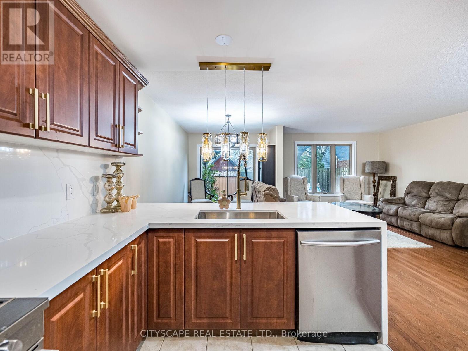 22 Jones Street, Hamilton, ON - Indoor Photo Showing Kitchen