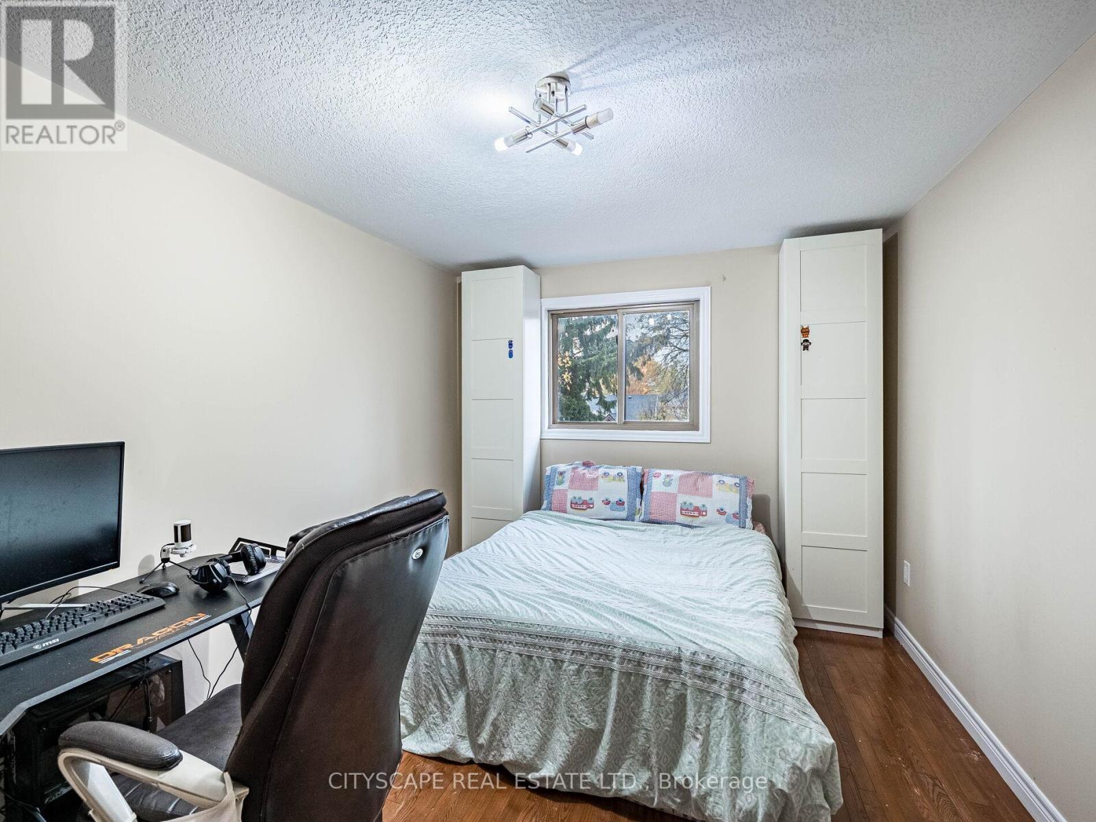 22 Jones Street, Hamilton, ON - Indoor Photo Showing Bedroom