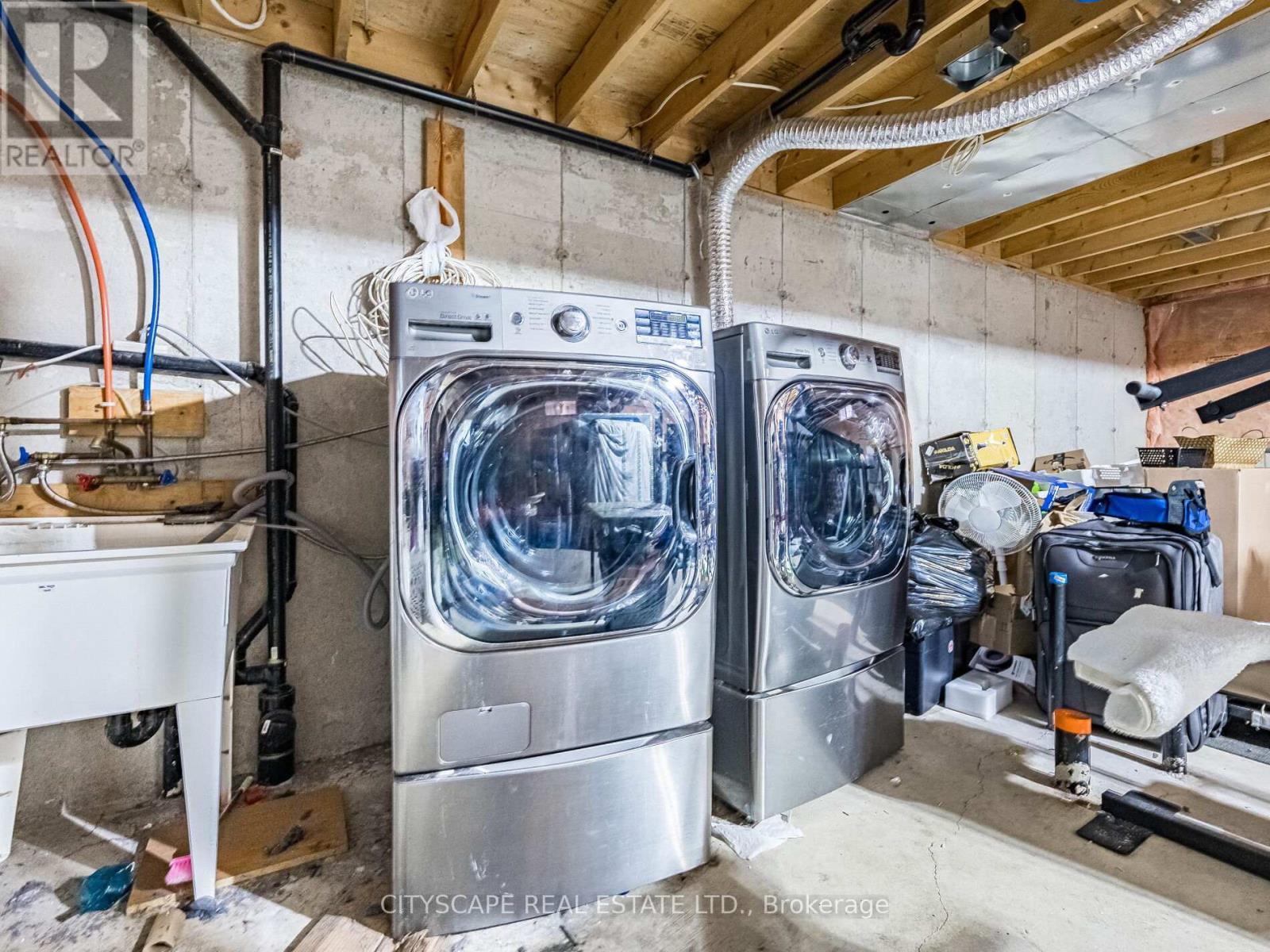22 Jones Street, Hamilton, ON - Indoor Photo Showing Laundry Room