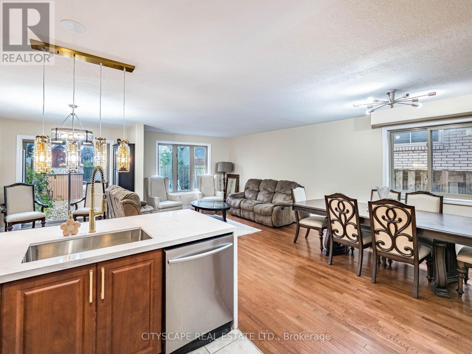 22 Jones Street, Hamilton, ON - Indoor