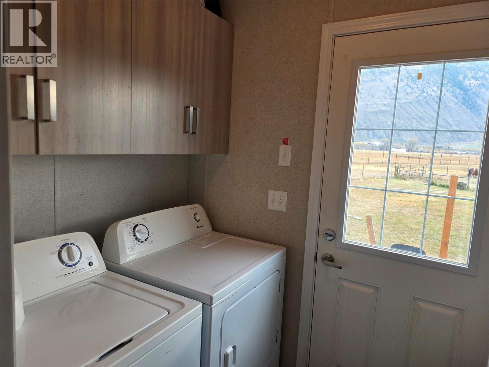1911 Osprey Lane, Cawston, BC - Indoor Photo Showing Laundry Room