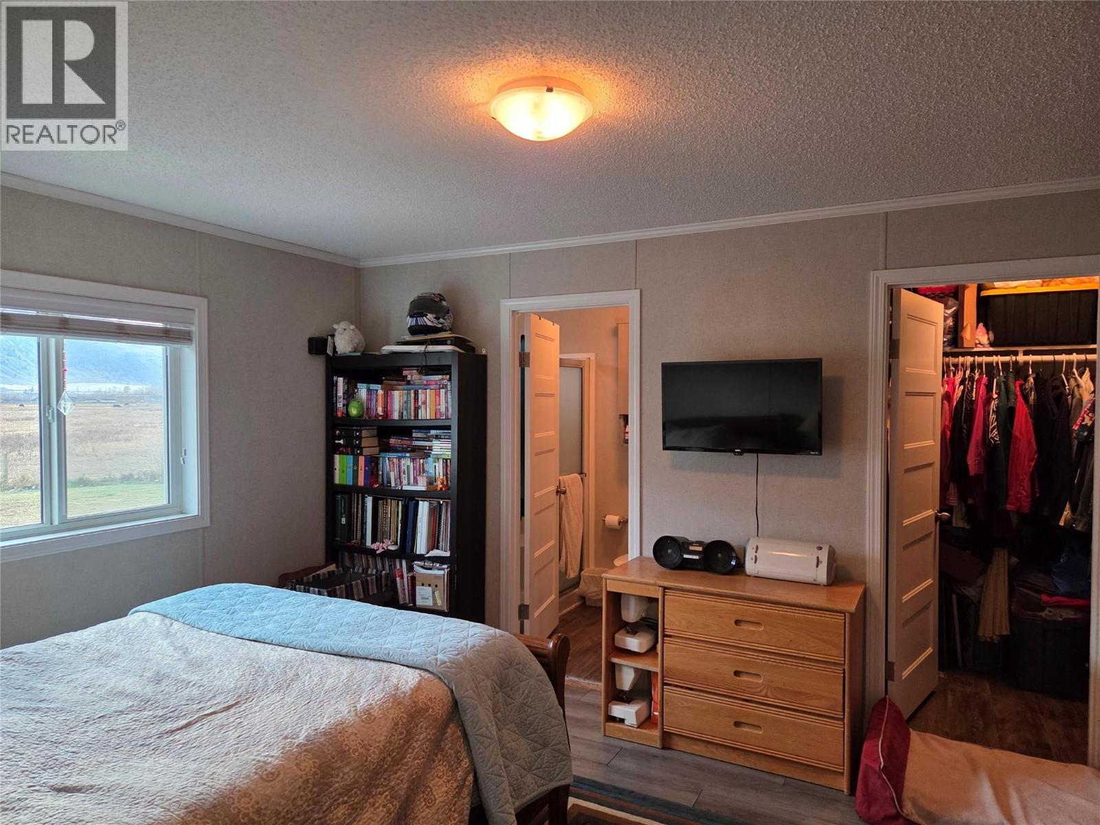 1911 Osprey Lane, Cawston, BC - Indoor Photo Showing Bedroom