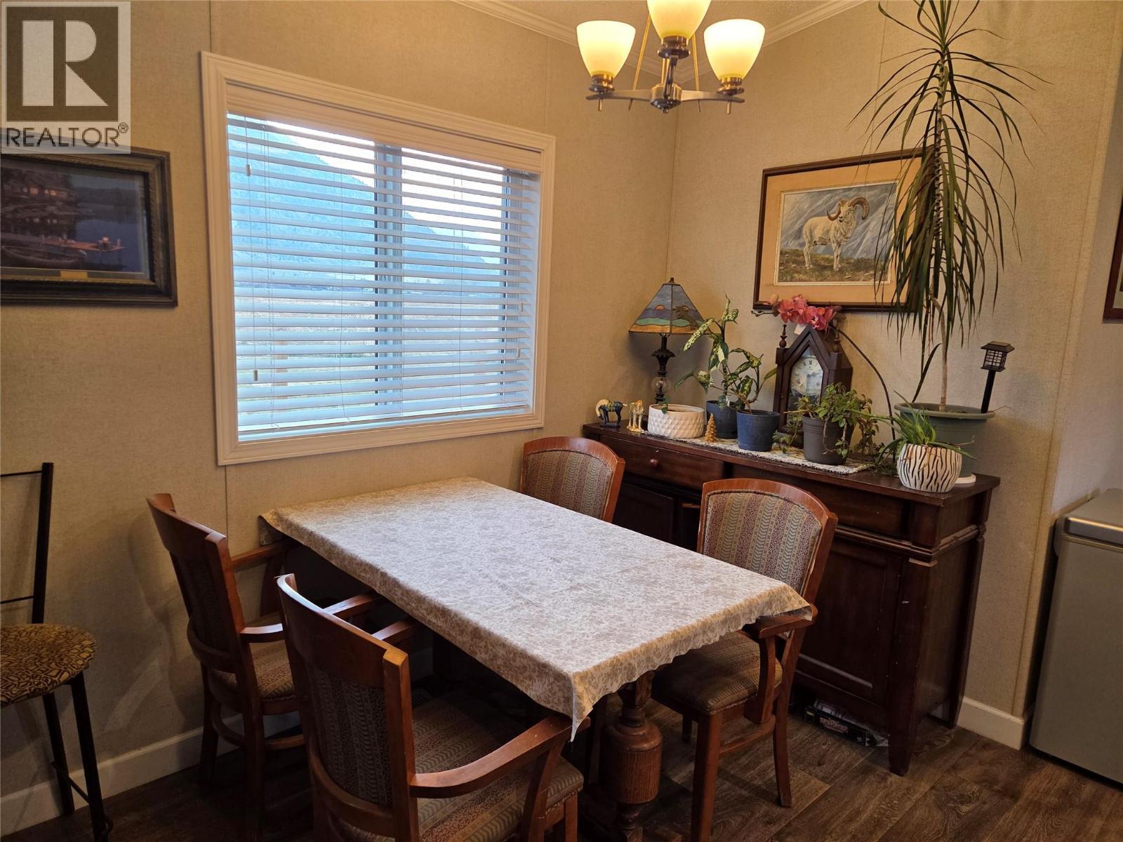 1911 Osprey Lane, Cawston, BC - Indoor Photo Showing Dining Room