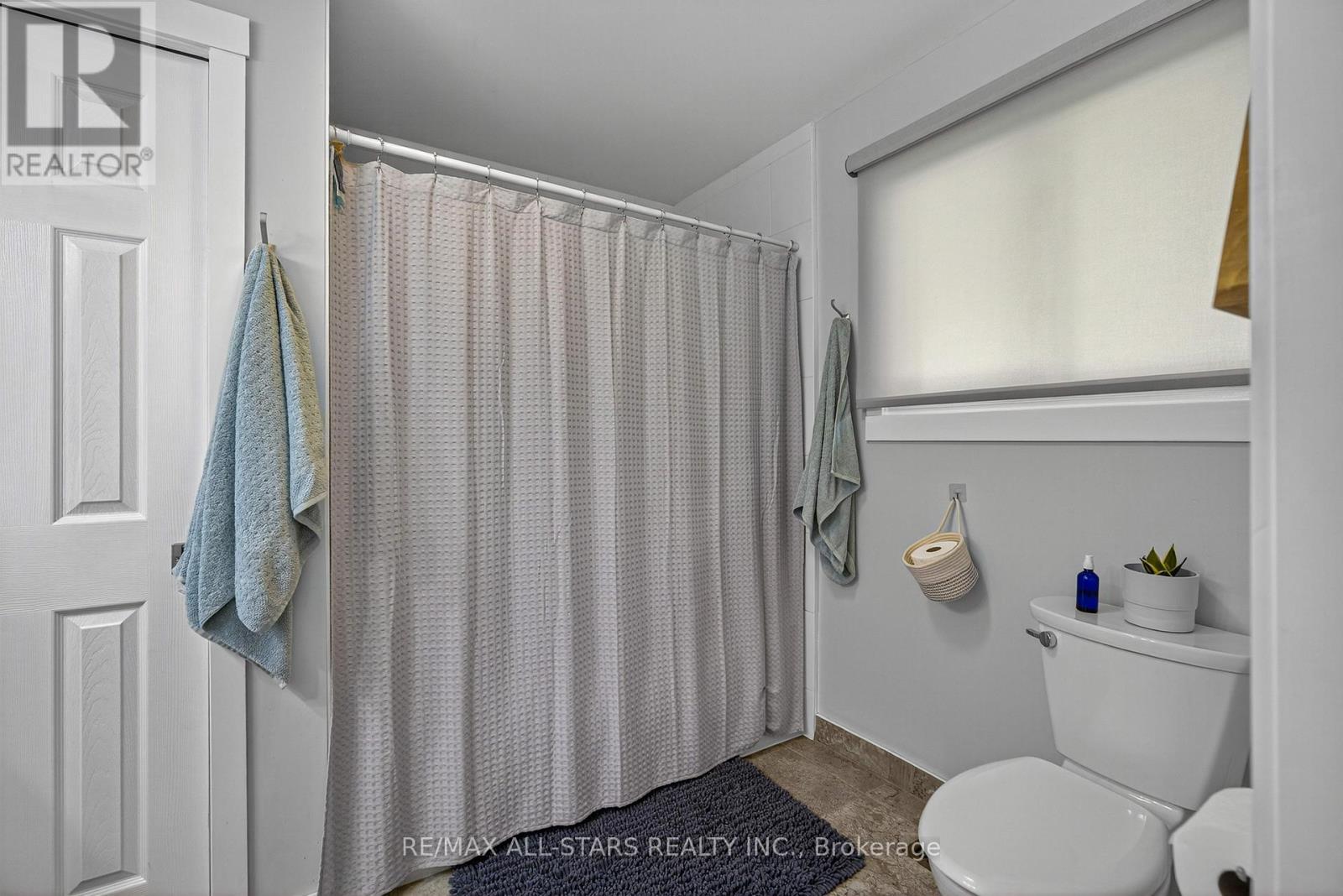 1565 Cherryhill Road, Peterborough (Monaghan Ward 2), ON - Indoor Photo Showing Bathroom