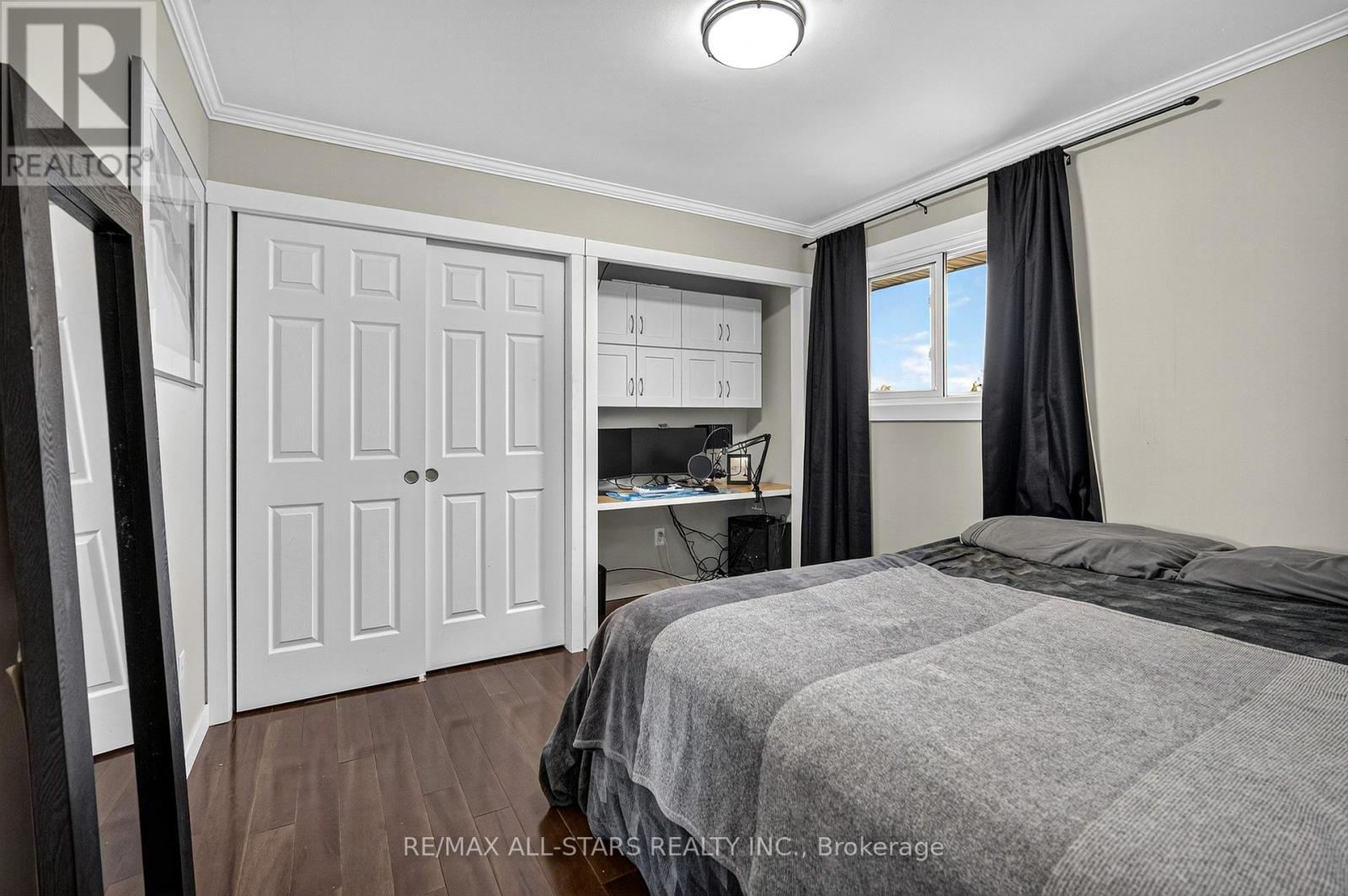1565 Cherryhill Road, Peterborough (Monaghan Ward 2), ON - Indoor Photo Showing Bedroom