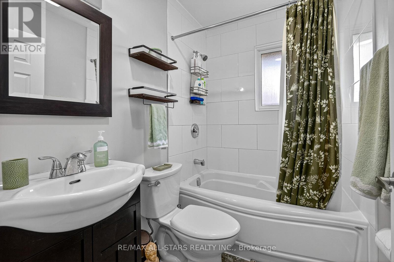 1565 Cherryhill Road, Peterborough (Monaghan Ward 2), ON - Indoor Photo Showing Bathroom