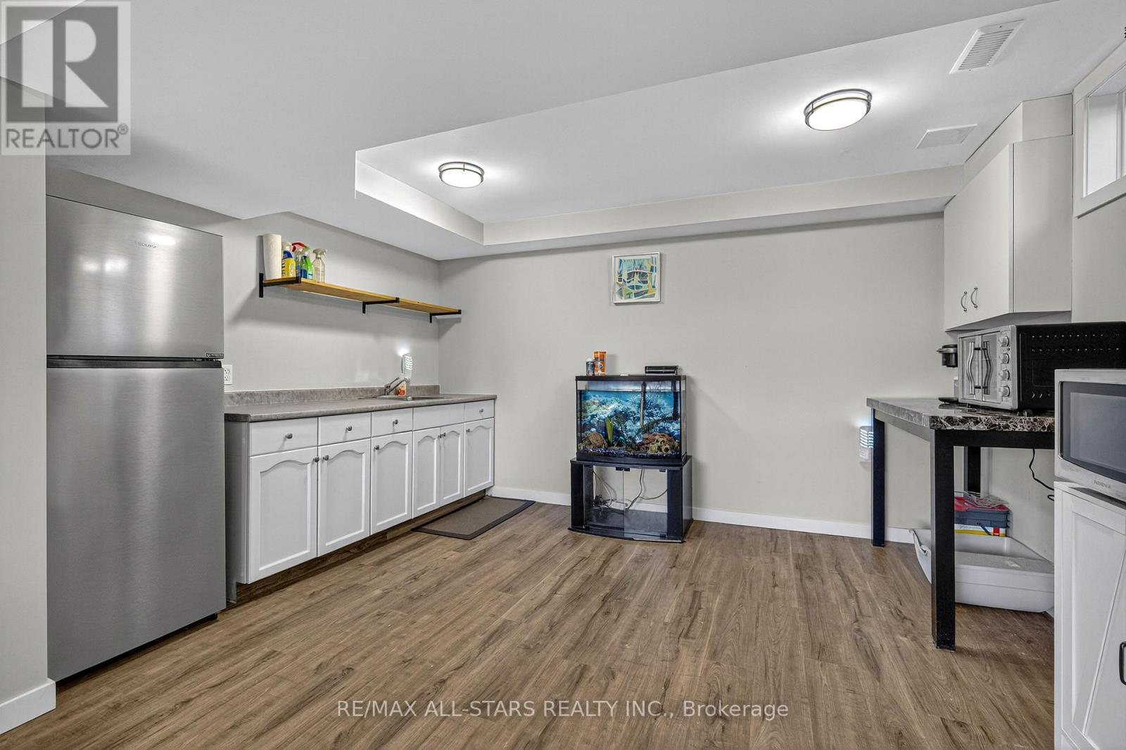 1565 Cherryhill Road, Peterborough (Monaghan Ward 2), ON - Indoor Photo Showing Kitchen