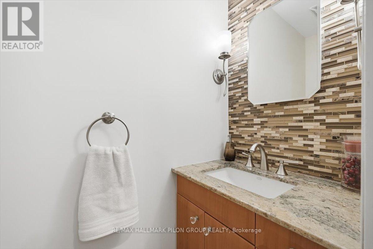 6464 Beausejour Drive, Ottawa, ON - Indoor Photo Showing Bathroom
