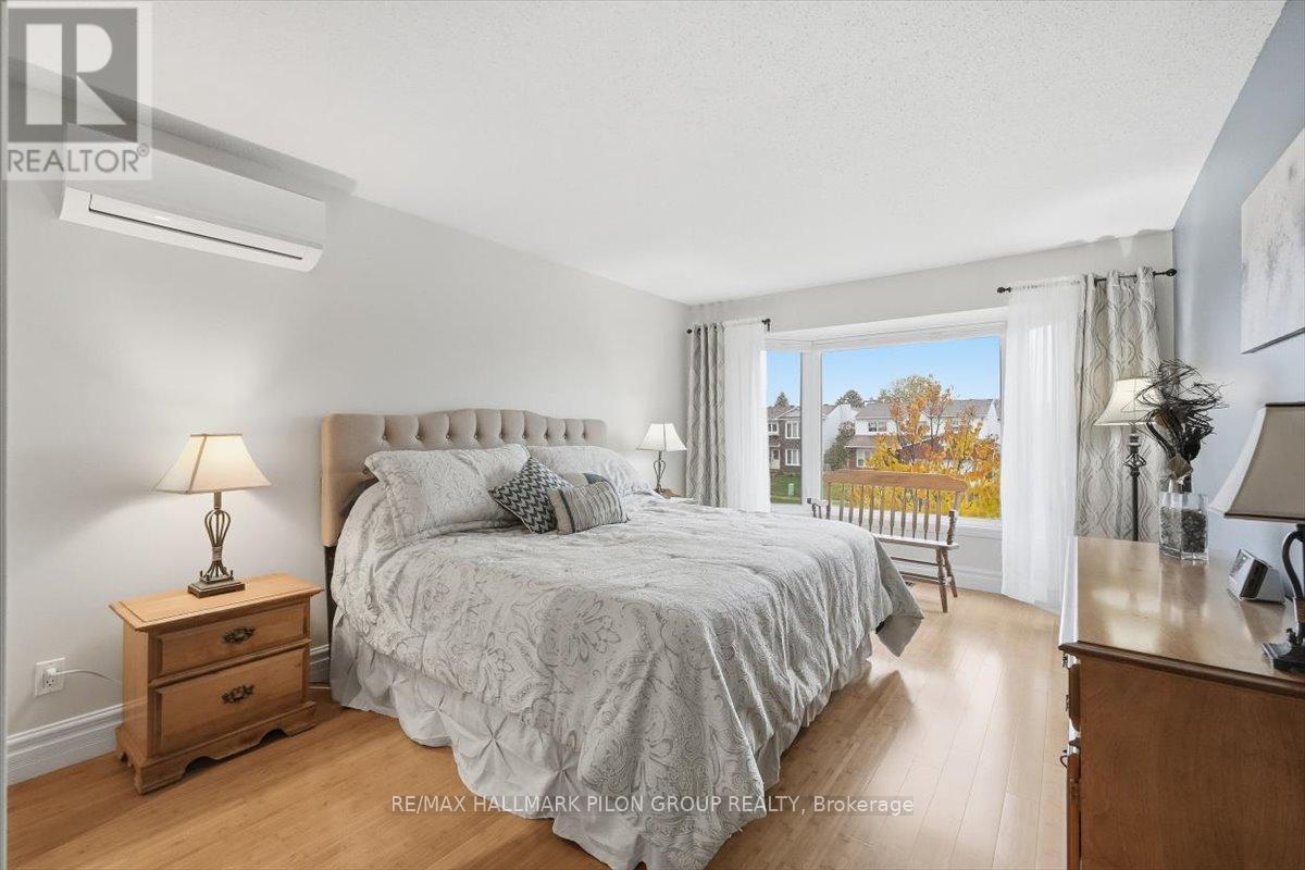 6464 Beausejour Drive, Ottawa, ON - Indoor Photo Showing Bedroom