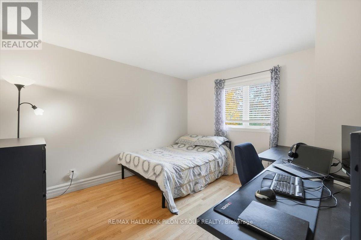 6464 Beausejour Drive, Ottawa, ON - Indoor Photo Showing Bedroom