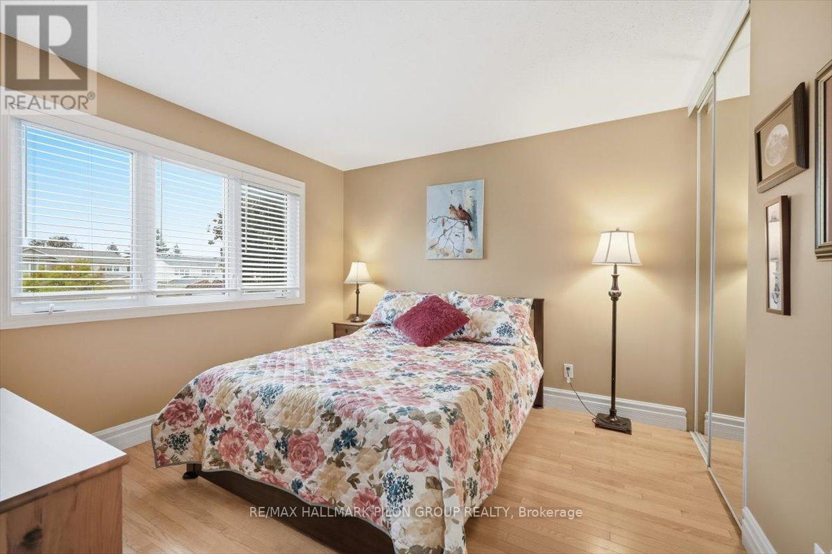6464 Beausejour Drive, Ottawa, ON - Indoor Photo Showing Bedroom