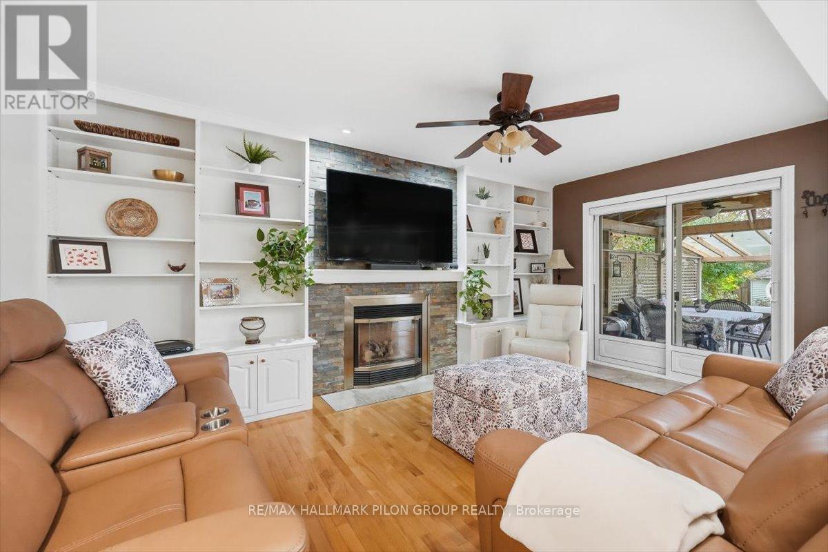 6464 Beausejour Drive, Ottawa, ON - Indoor Photo Showing Living Room With Fireplace