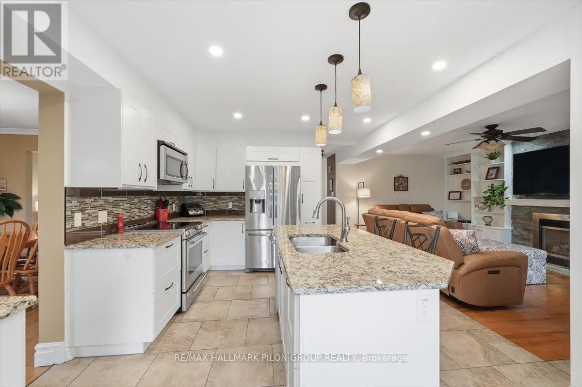 6464 Beausejour Drive, Ottawa, ON - Indoor Photo Showing Kitchen With Double Sink With Upgraded Kitchen