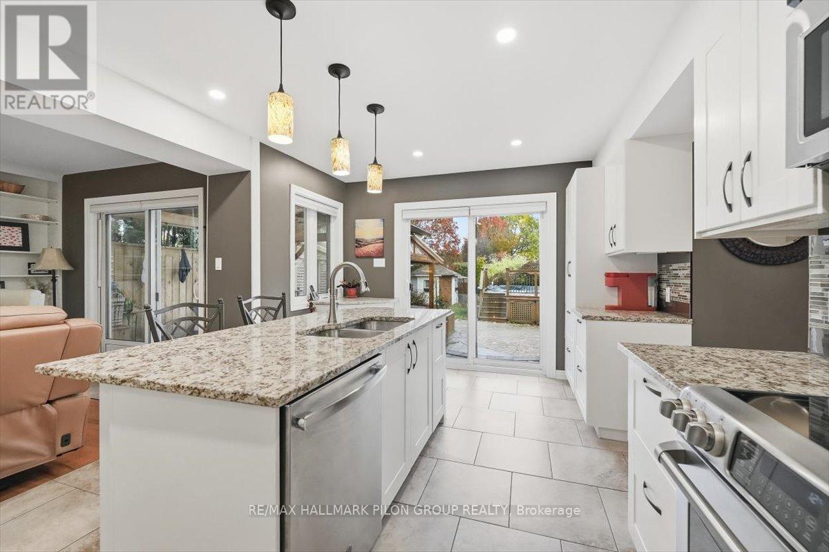 6464 Beausejour Drive, Ottawa, ON - Indoor Photo Showing Kitchen With Double Sink With Upgraded Kitchen