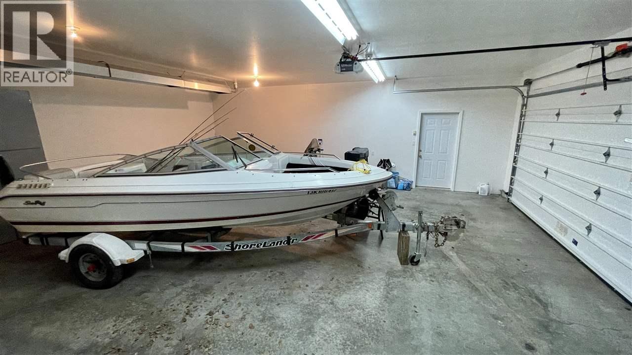 6262 Mulligan Drive, Horse Lake, BC - Indoor Photo Showing Garage