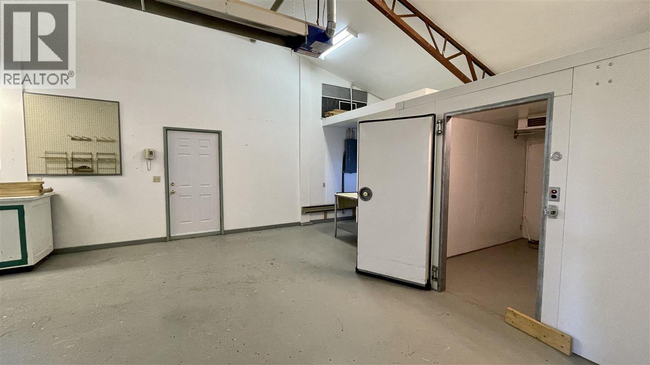 6262 Mulligan Drive, Horse Lake, BC - Indoor