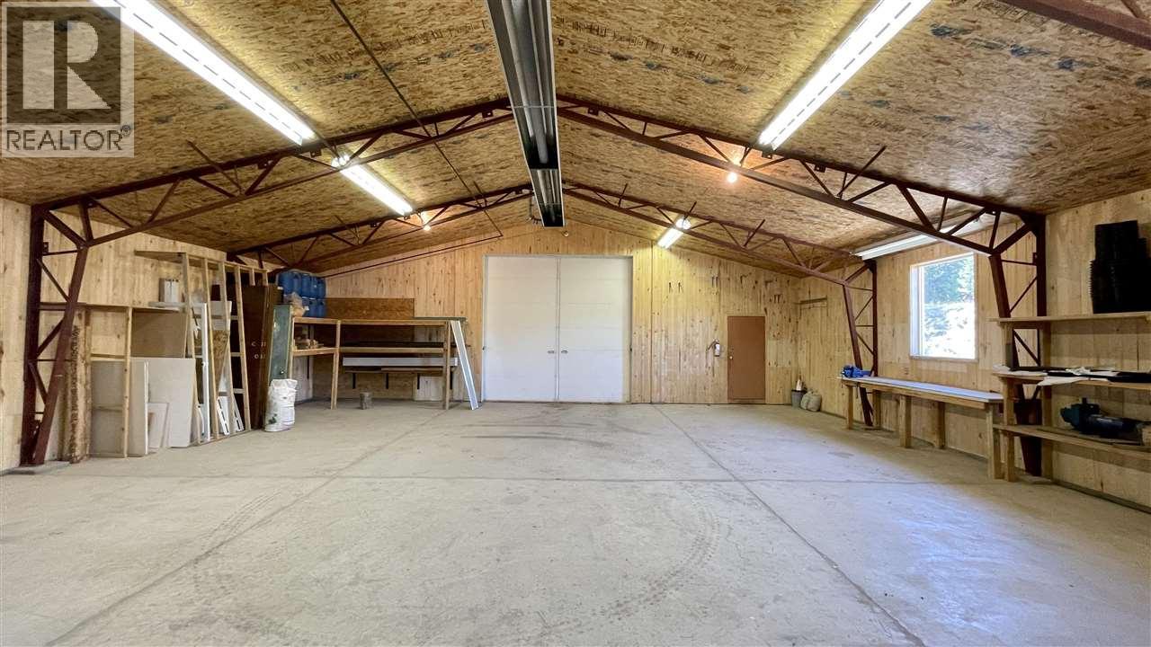 6262 Mulligan Drive, Horse Lake, BC - Indoor Photo Showing Other Room