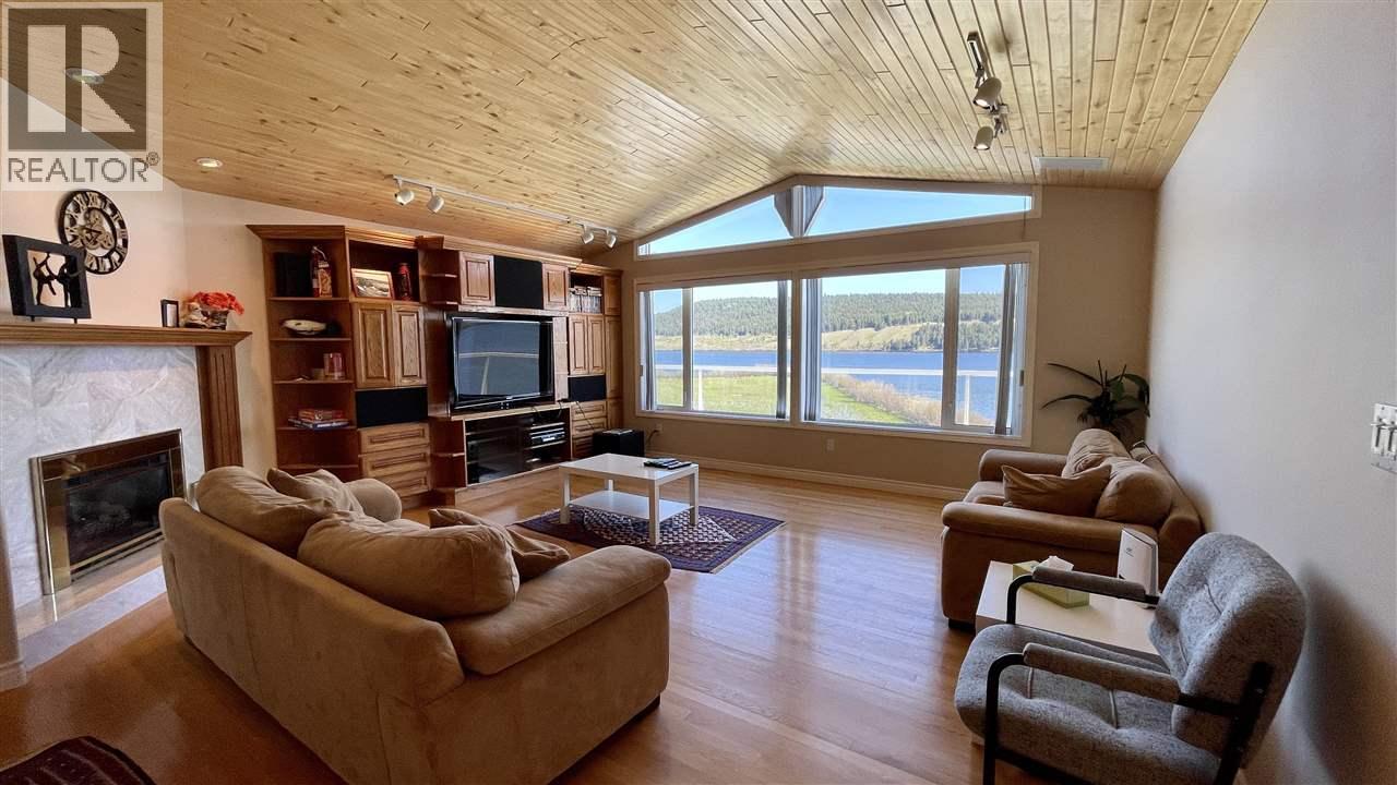 6262 Mulligan Drive, Horse Lake, BC - Indoor Photo Showing Living Room With Fireplace