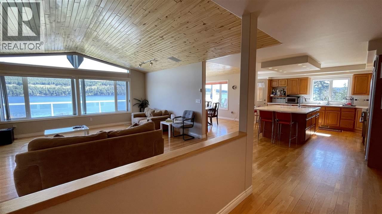 6262 Mulligan Drive, Horse Lake, BC - Indoor