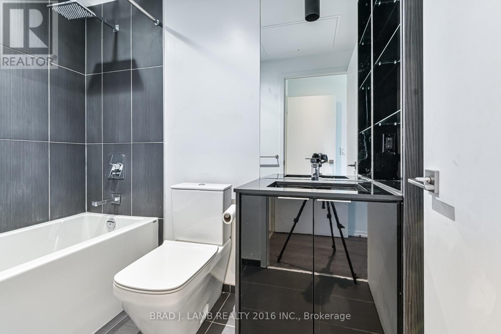 3706 - 70 Temperance Street, Toronto, ON - Indoor Photo Showing Bathroom