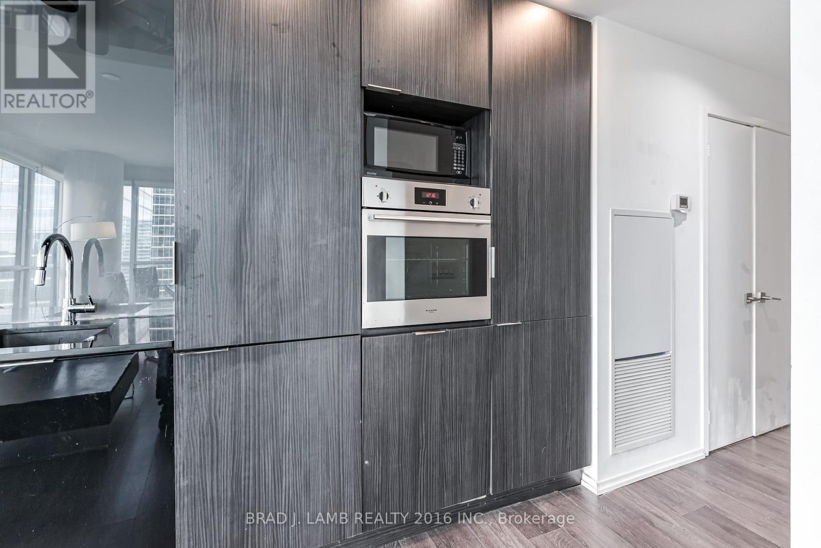 3706 - 70 Temperance Street, Toronto, ON - Indoor Photo Showing Kitchen