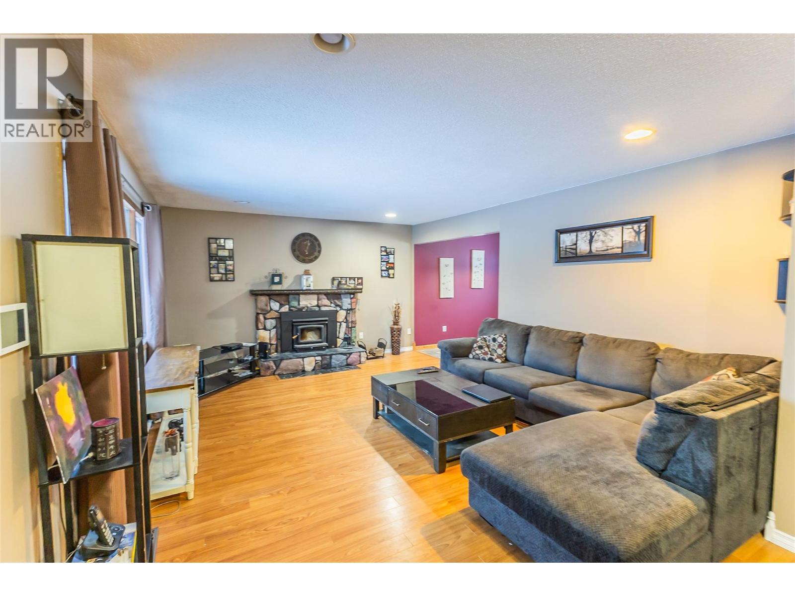 9400 Ravine Drive, Dawson Creek, BC - Indoor Photo Showing Living Room With Fireplace