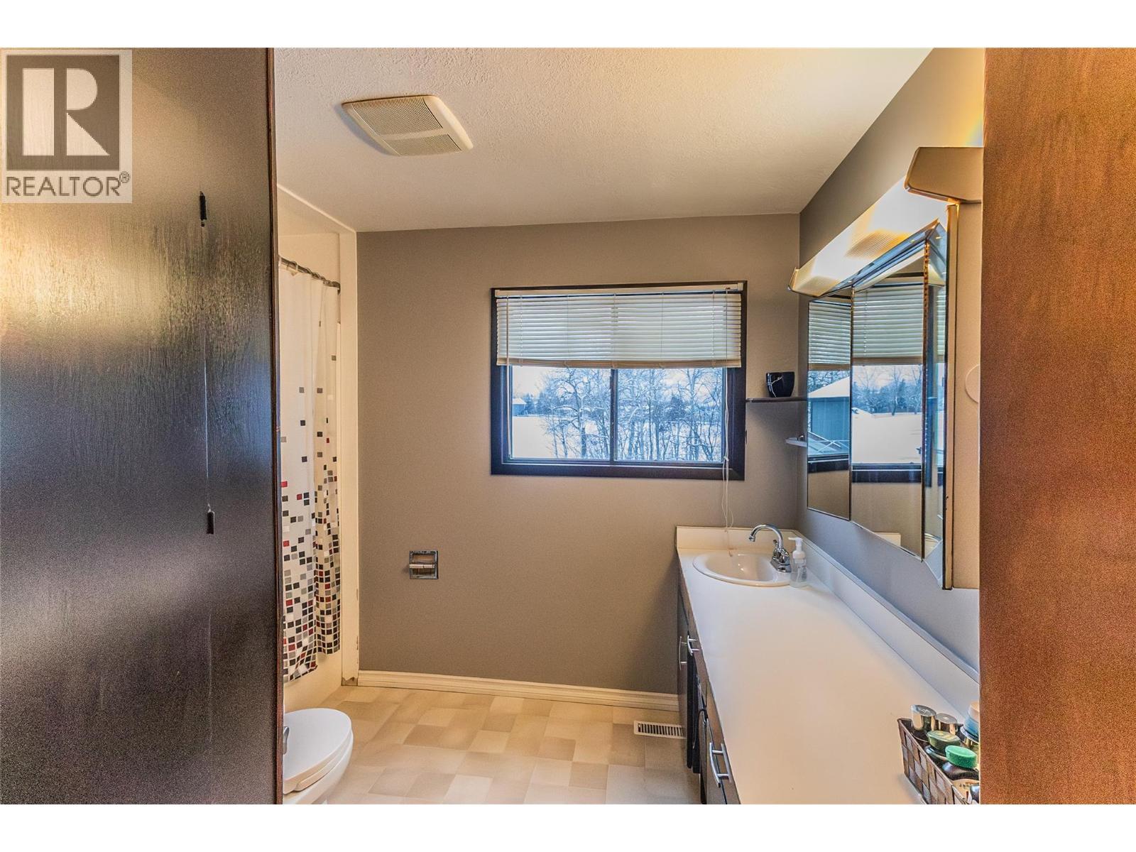 9400 Ravine Drive, Dawson Creek, BC - Indoor Photo Showing Bathroom