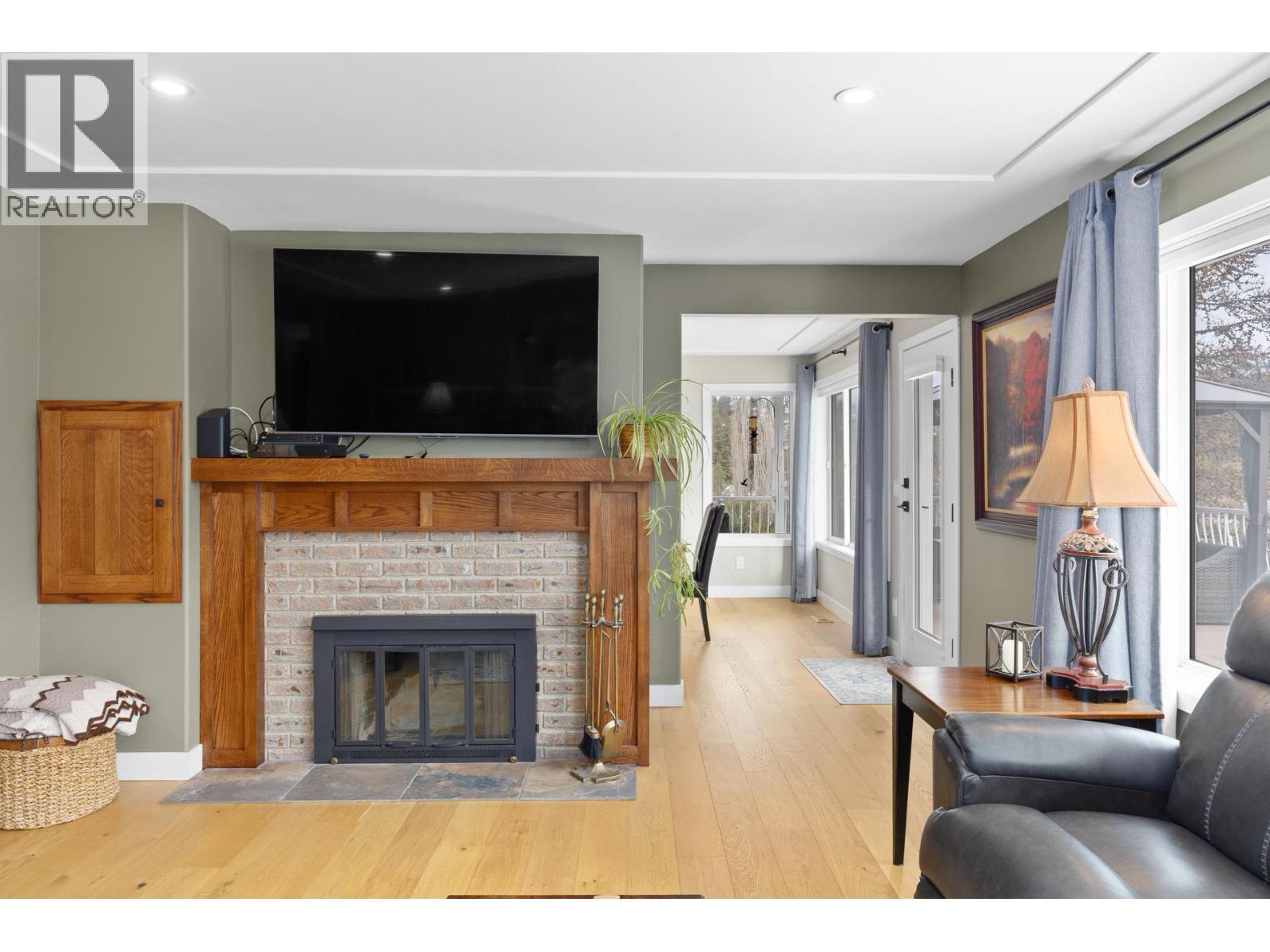 119 St Andrews Drive, Kaleden, BC - Indoor Photo Showing Living Room With Fireplace