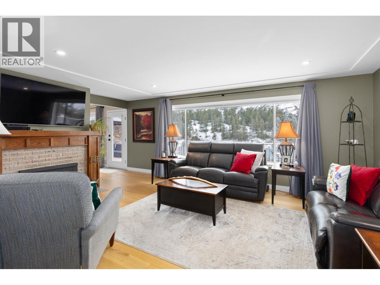 119 St Andrews Drive, Kaleden, BC - Indoor Photo Showing Living Room With Fireplace