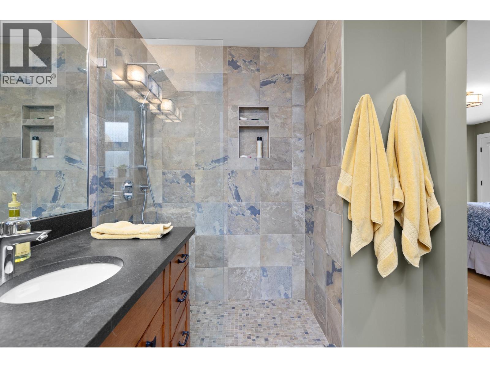 119 St Andrews Drive, Kaleden, BC - Indoor Photo Showing Bathroom