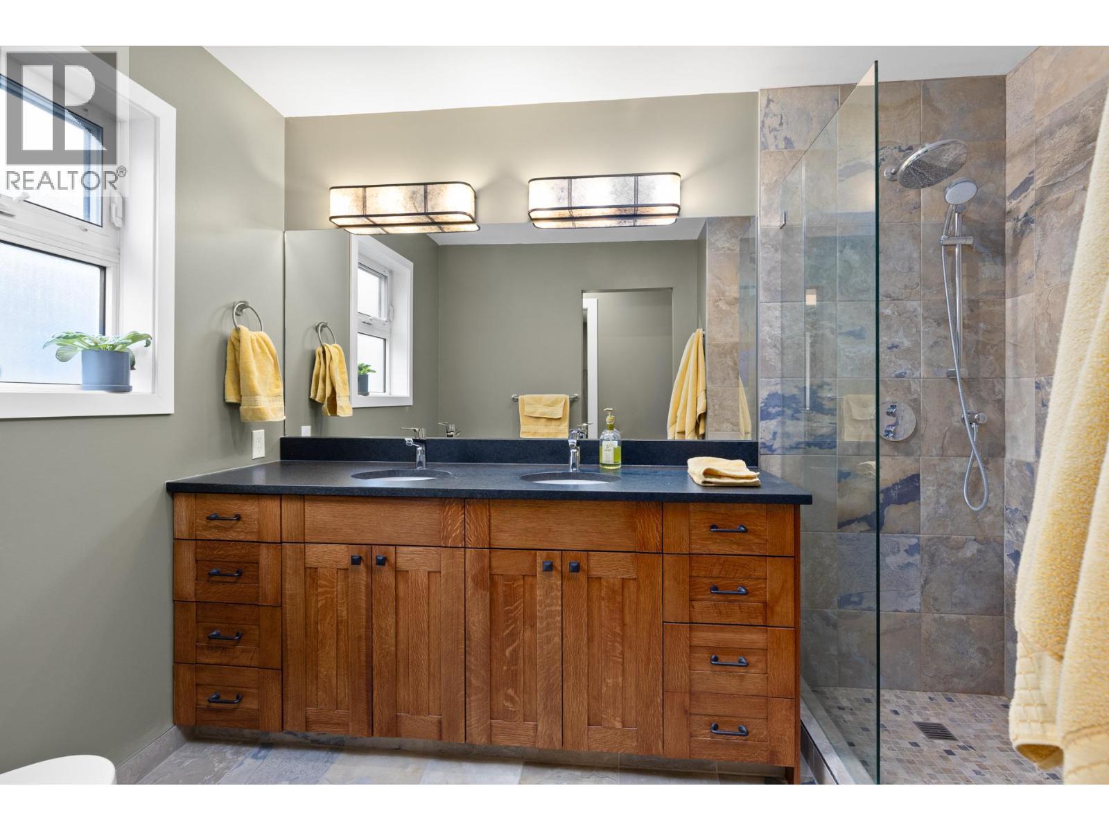 119 St Andrews Drive, Kaleden, BC - Indoor Photo Showing Bathroom