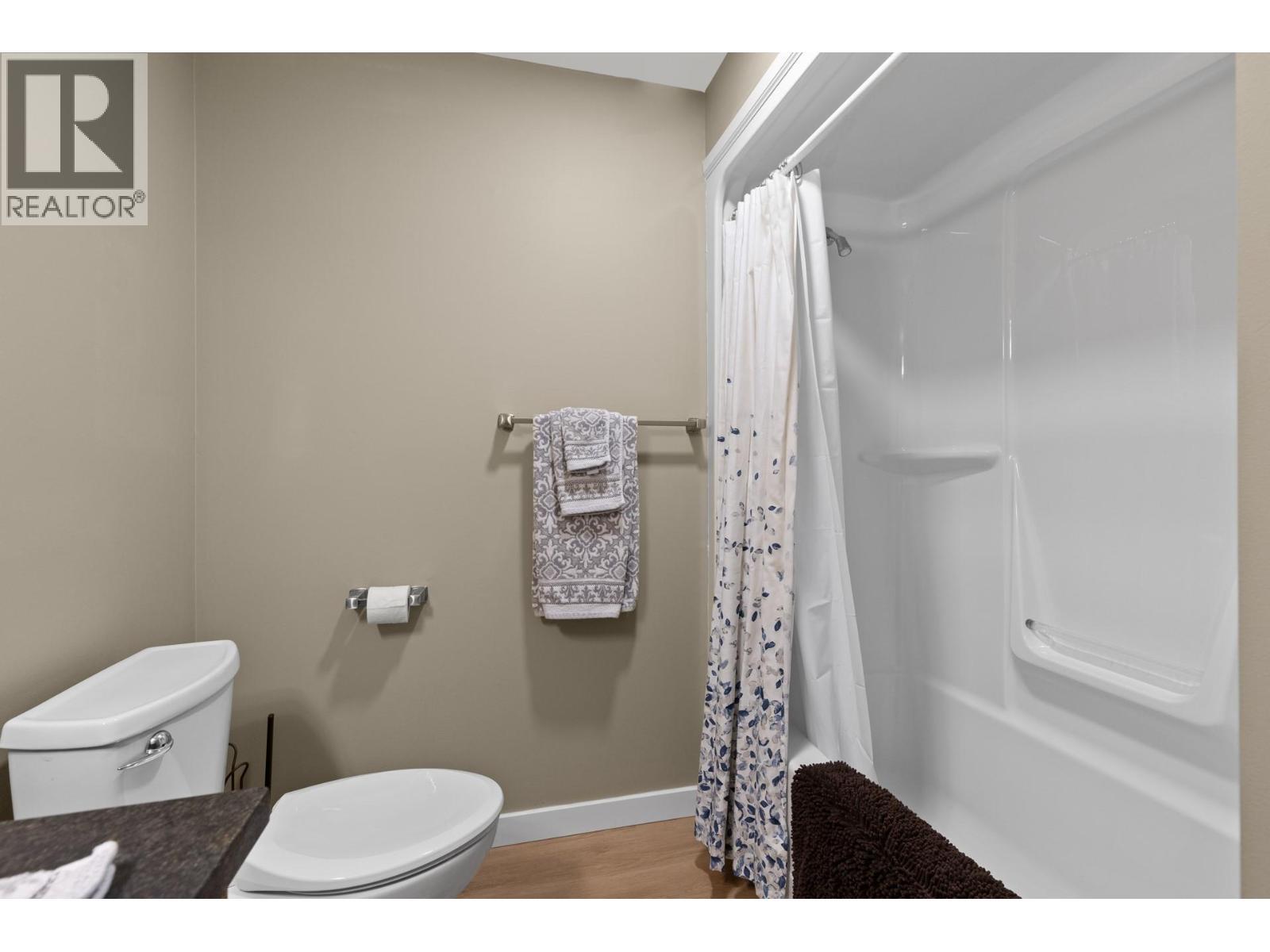 119 St Andrews Drive, Kaleden, BC - Indoor Photo Showing Bathroom