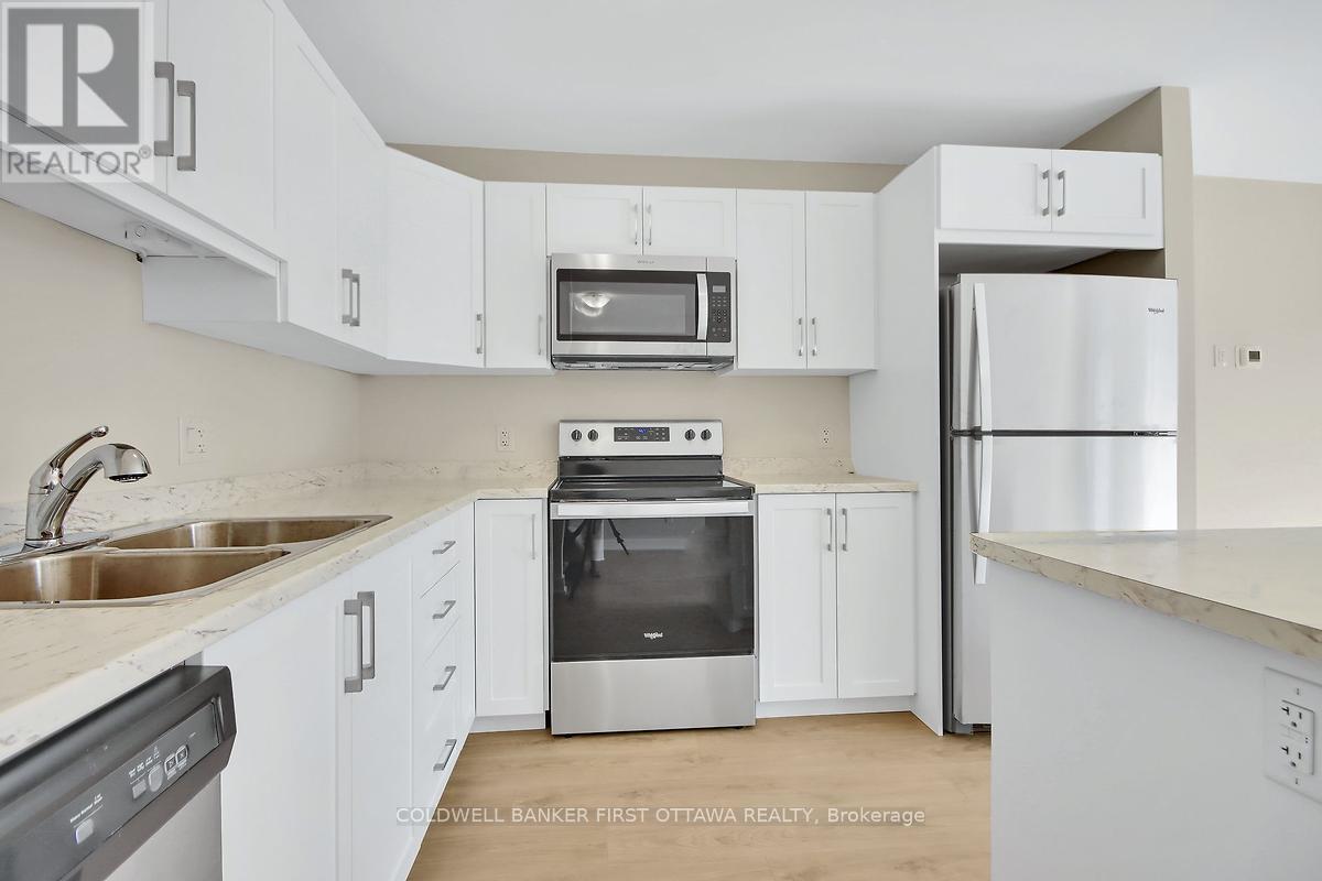 81 Whitcomb Crescent, Smiths Falls, ON - Indoor Photo Showing Kitchen With Double Sink