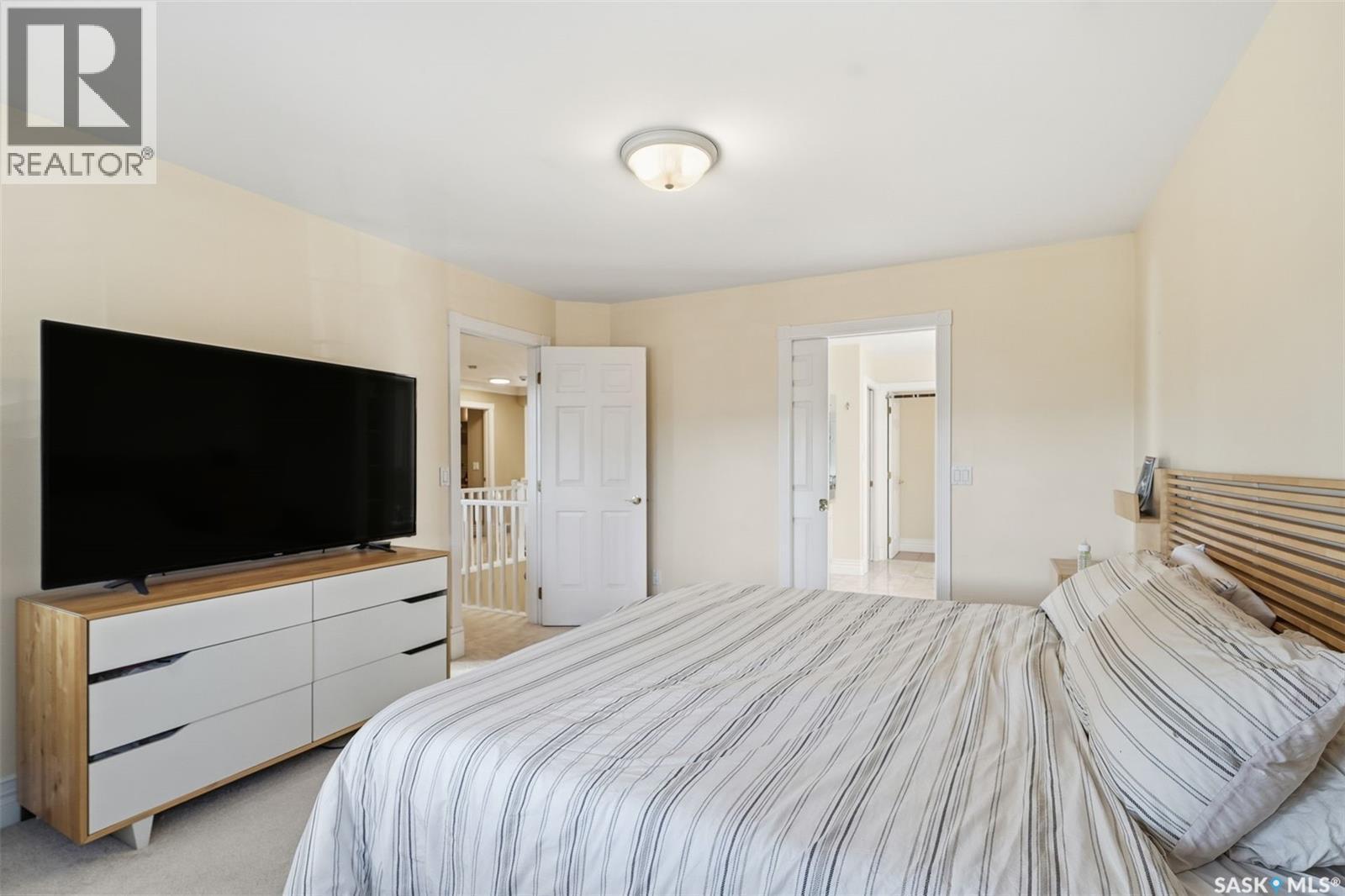 112 Saskatchewan Crescent W, Saskatoon, SK - Indoor Photo Showing Bedroom