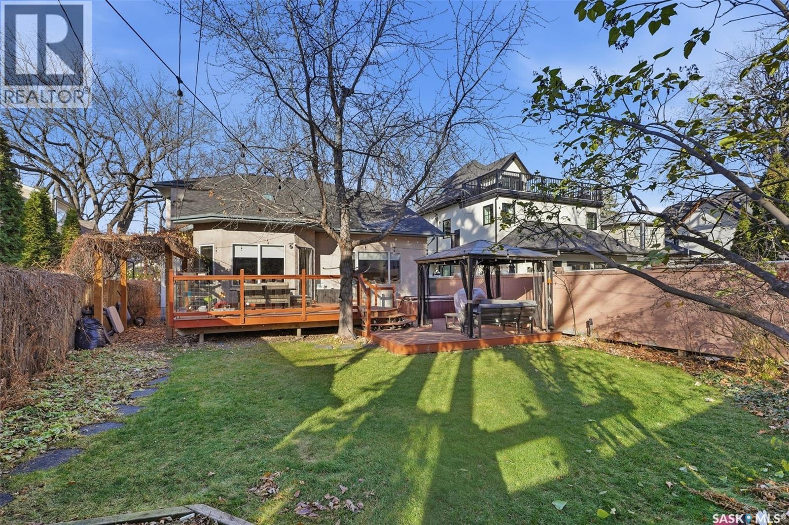 112 Saskatchewan Crescent W, Saskatoon, SK - Outdoor With Deck Patio Veranda