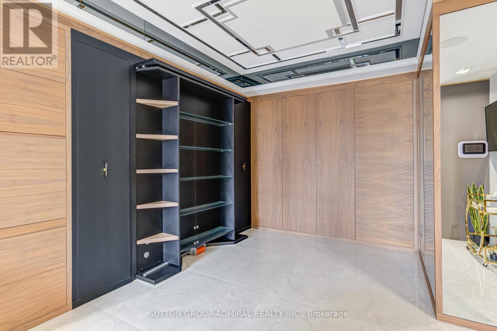 505 - 88 Cumberland Street, Toronto, ON - With Exterior