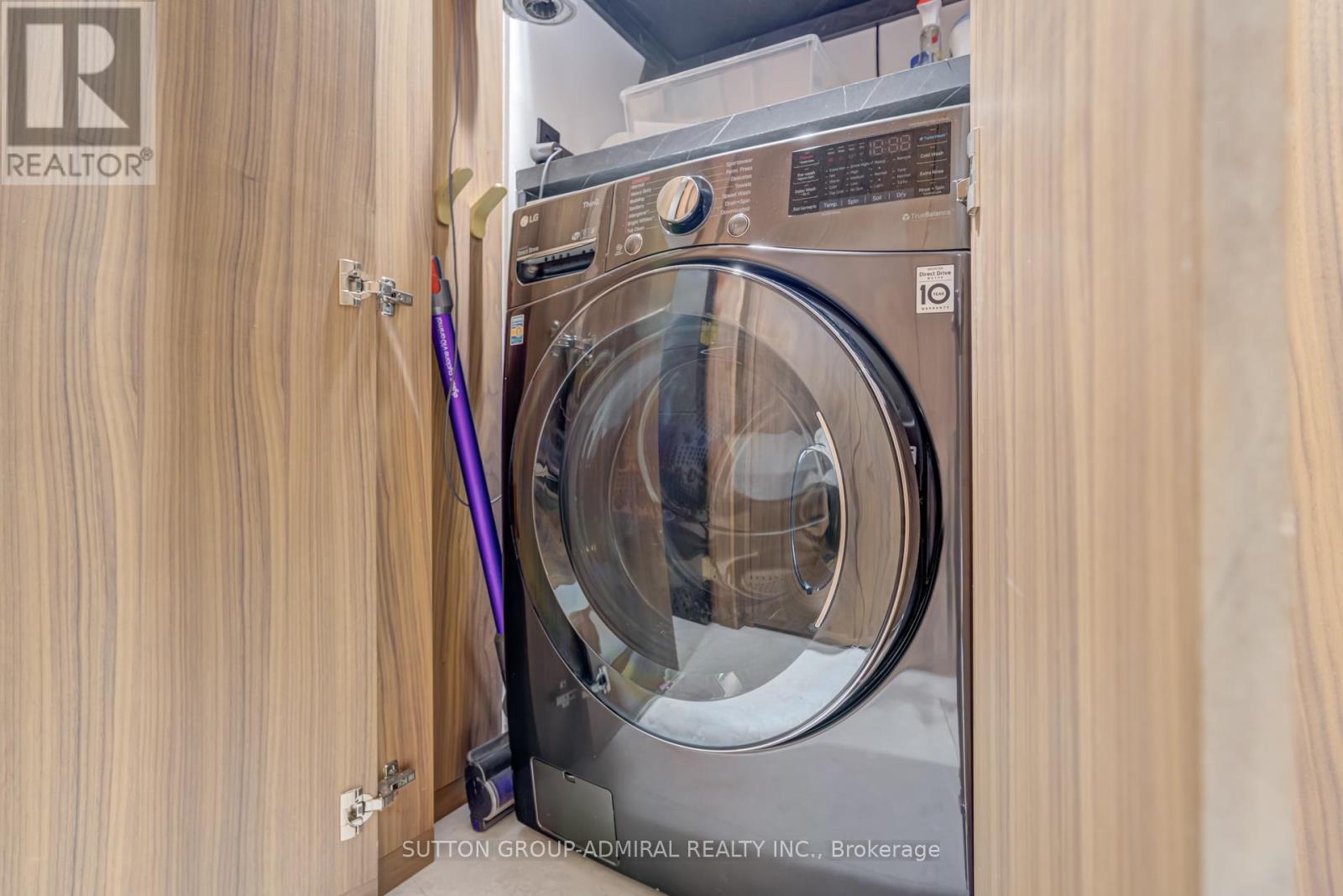 505 - 88 Cumberland Street, Toronto, ON - Indoor Photo Showing Laundry Room