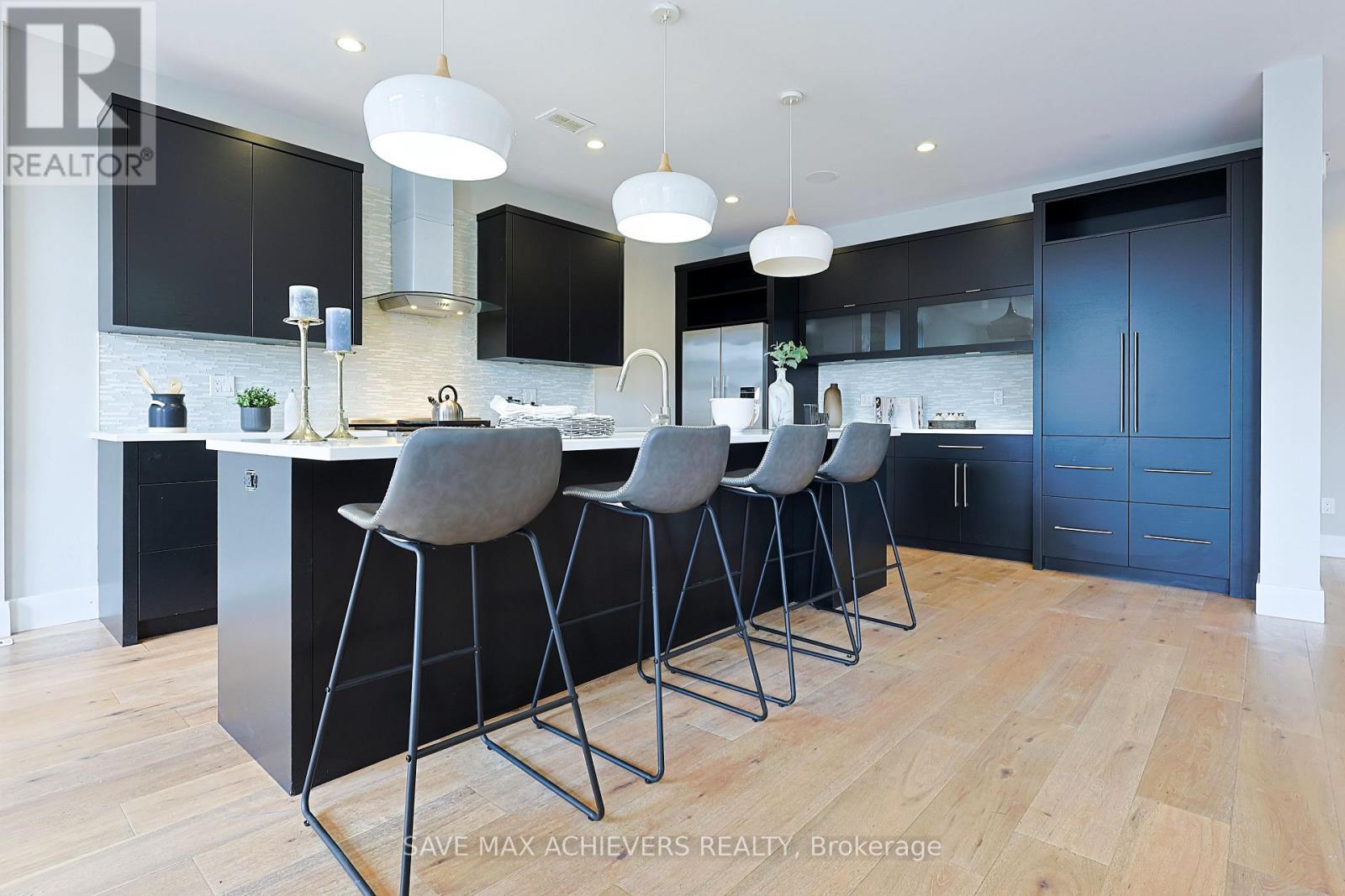 2155 Bakervilla Street, London South, ON - Indoor Photo Showing Kitchen With Upgraded Kitchen