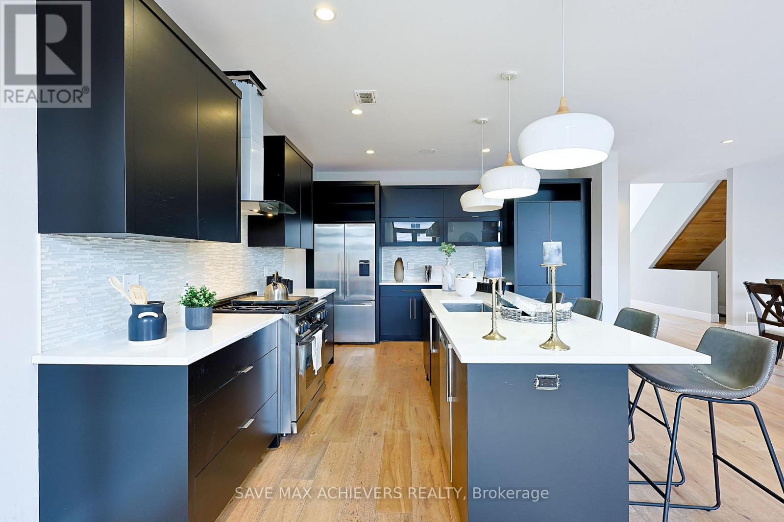 2155 Bakervilla Street, London South, ON - Indoor Photo Showing Kitchen With Upgraded Kitchen