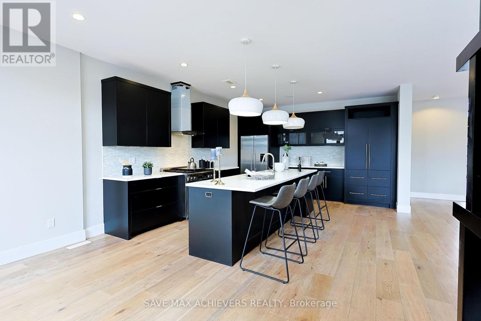 2155 Bakervilla Street, London South, ON - Indoor Photo Showing Kitchen With Upgraded Kitchen