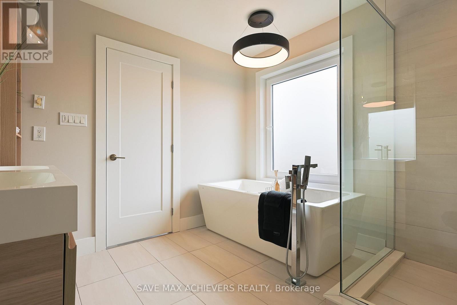 2155 Bakervilla Street, London South, ON - Indoor Photo Showing Bathroom