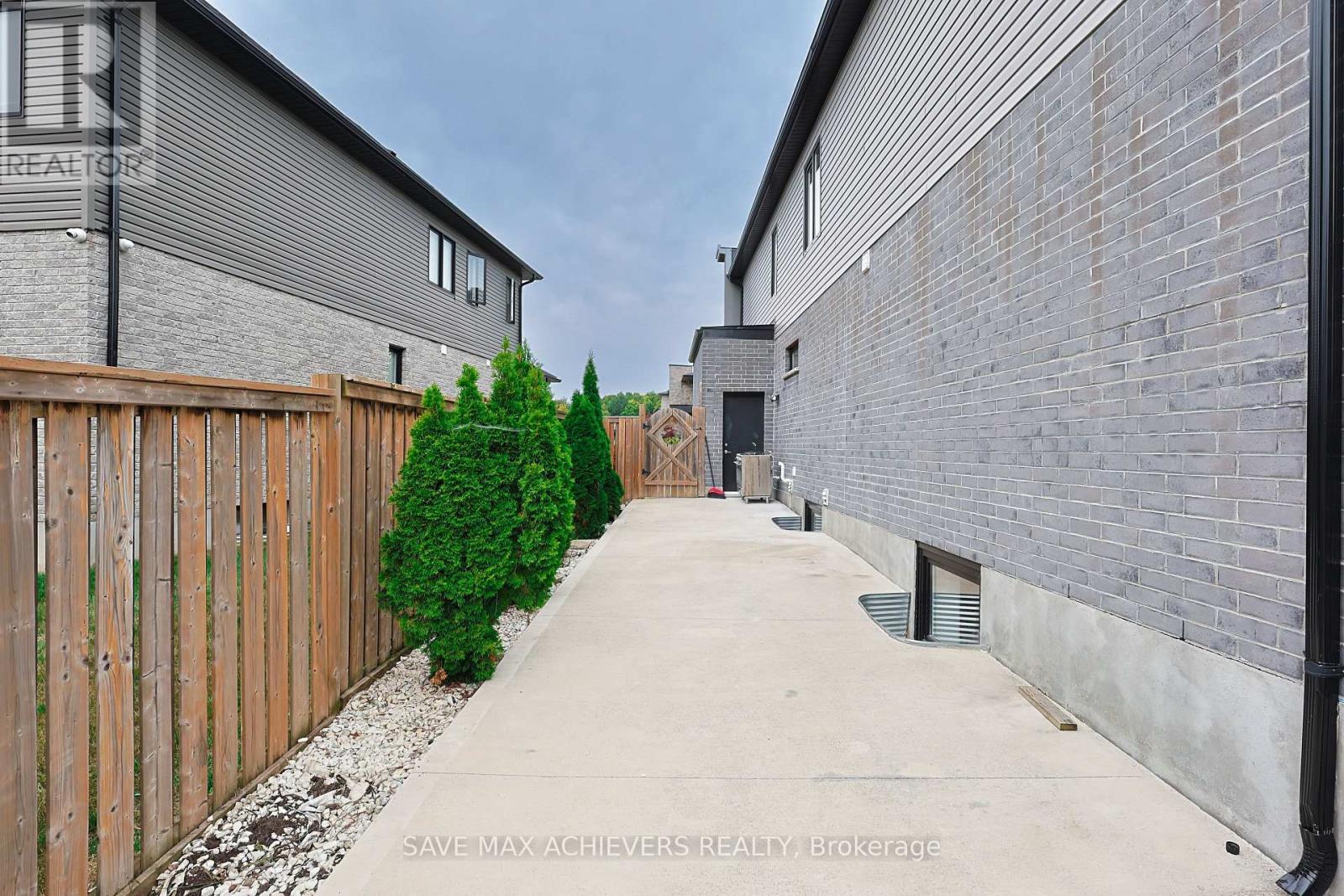 2155 Bakervilla Street, London South, ON - Outdoor With Exterior